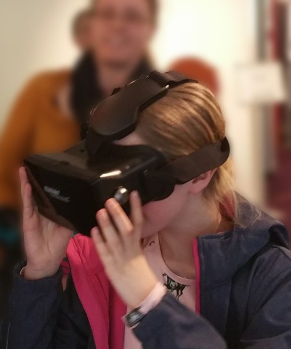 Per Virtual-Reality mit Lichtgeschwindigkeit auf den Reiterhof gebracht.